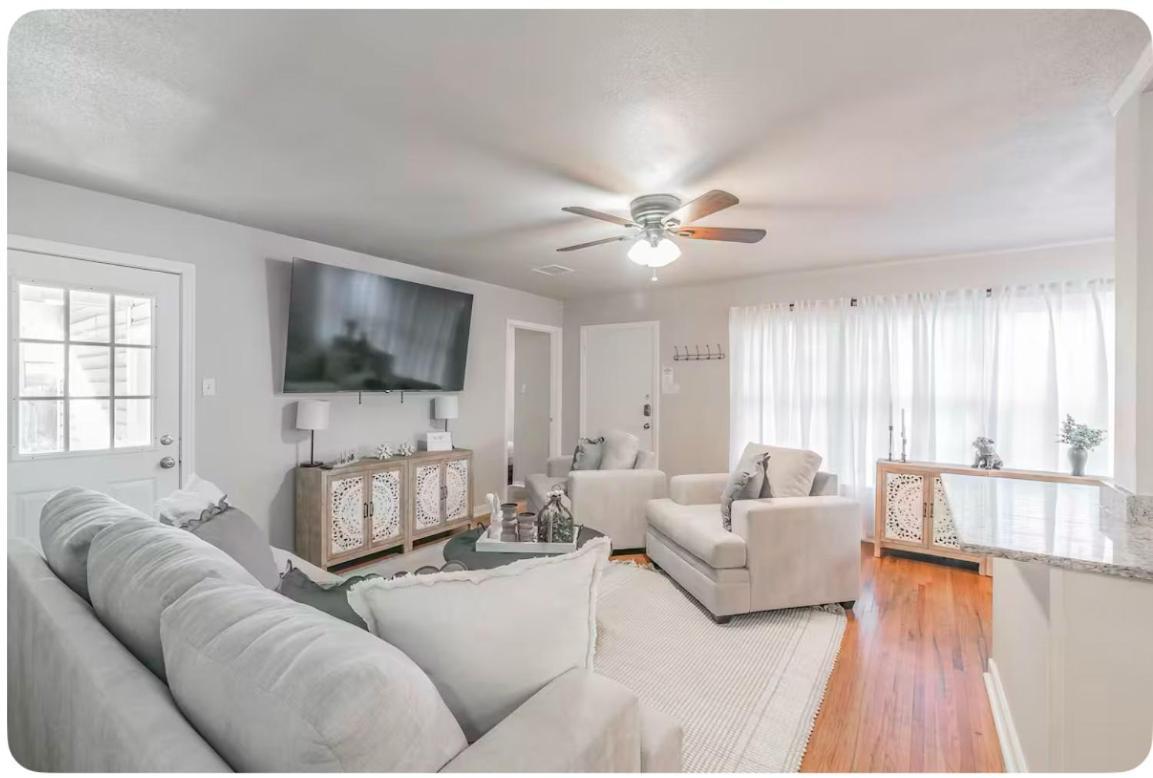 Walk To Everything! Sleeps 8! *