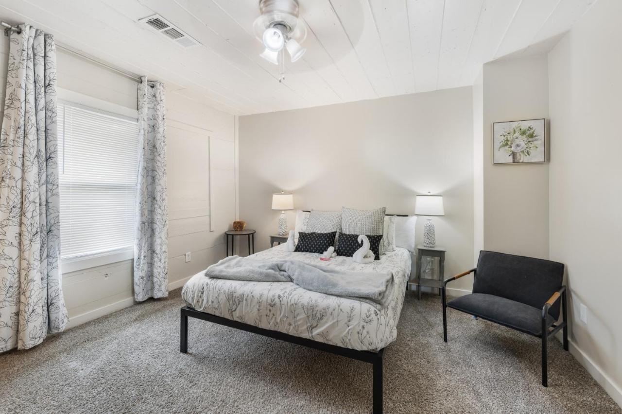 Pet Friendly 3br 2bath Luxe Gem Holiday home Fort Worth