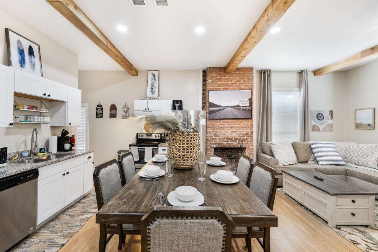 Pet Friendly 3br 2bath Luxe Gem * Fort Worth