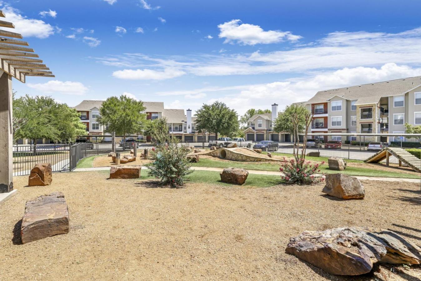 2br 2ba Pool Access *