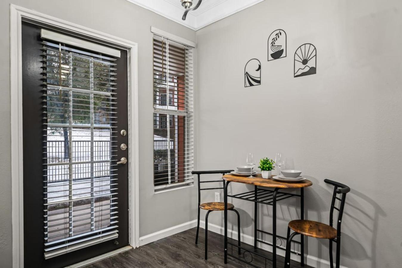 2br 2ba Pool Access