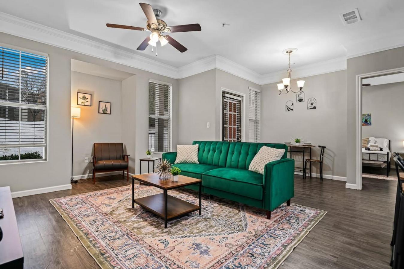 Apartment 2br 2ba Pool Access *