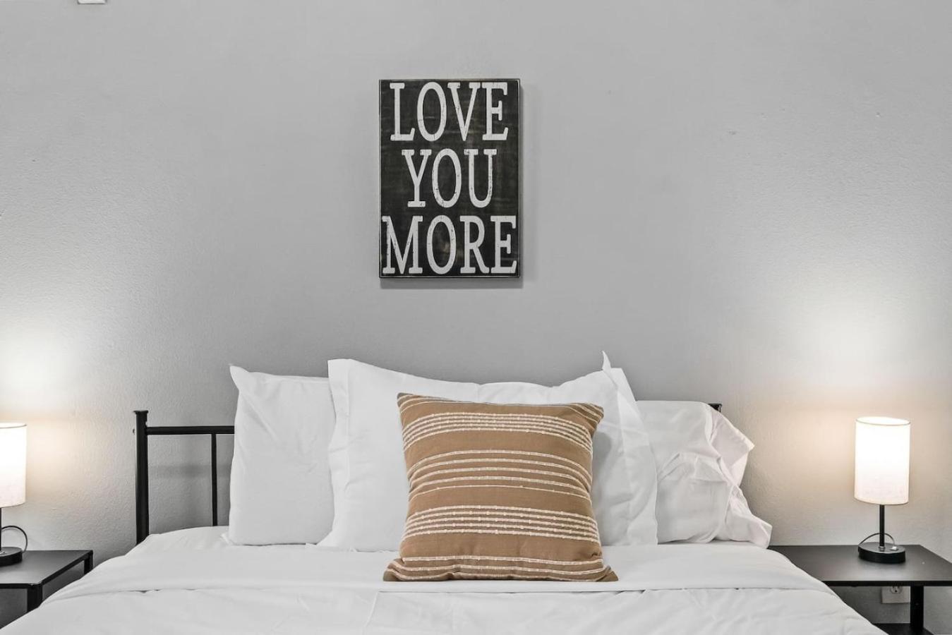 Contemporary Comfort 2br, 2ba Pool Apartamento