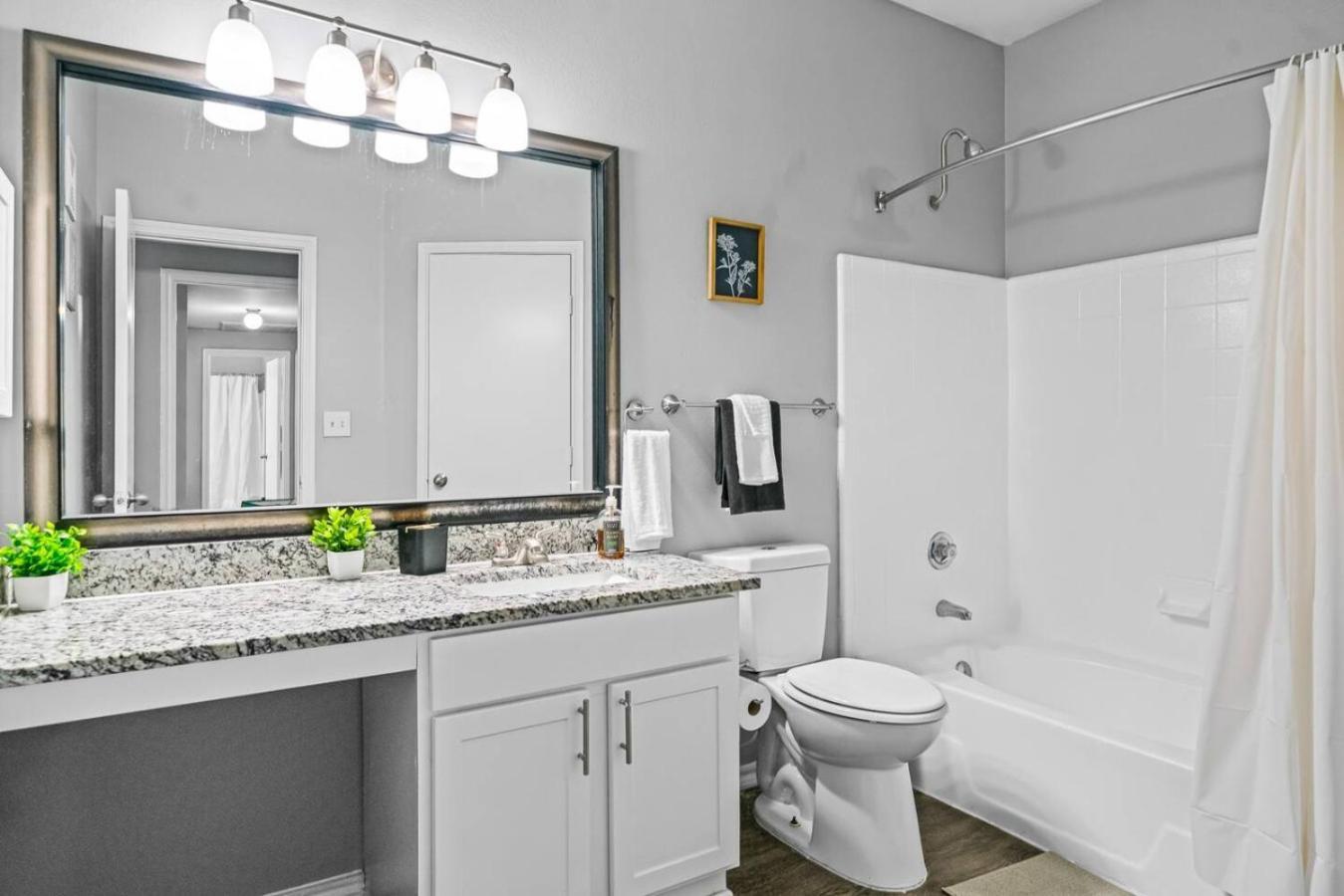 Apartamento Contemporary Comfort 2br, 2ba Pool