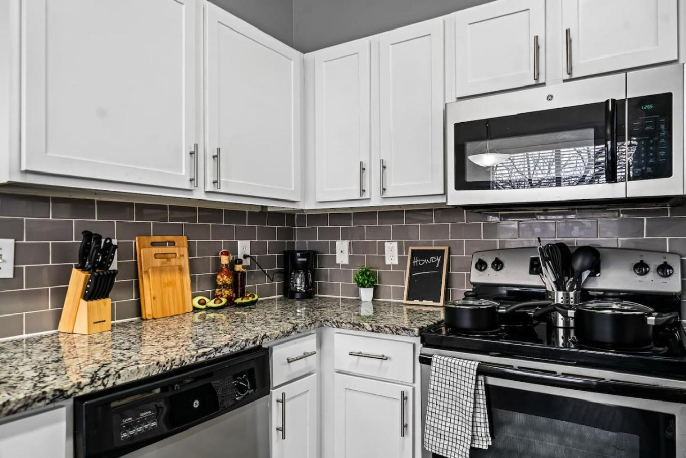 Contemporary Comfort 2br, 2ba Pool Apartamento Fort Worth