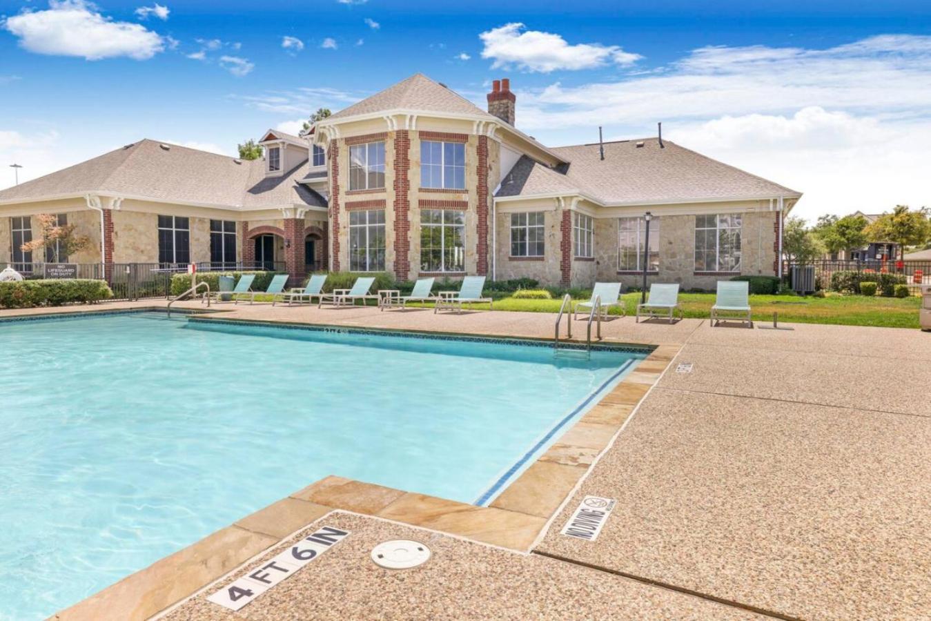 Apartamento Contemporary Comfort 2br, 2ba Pool Fort Worth