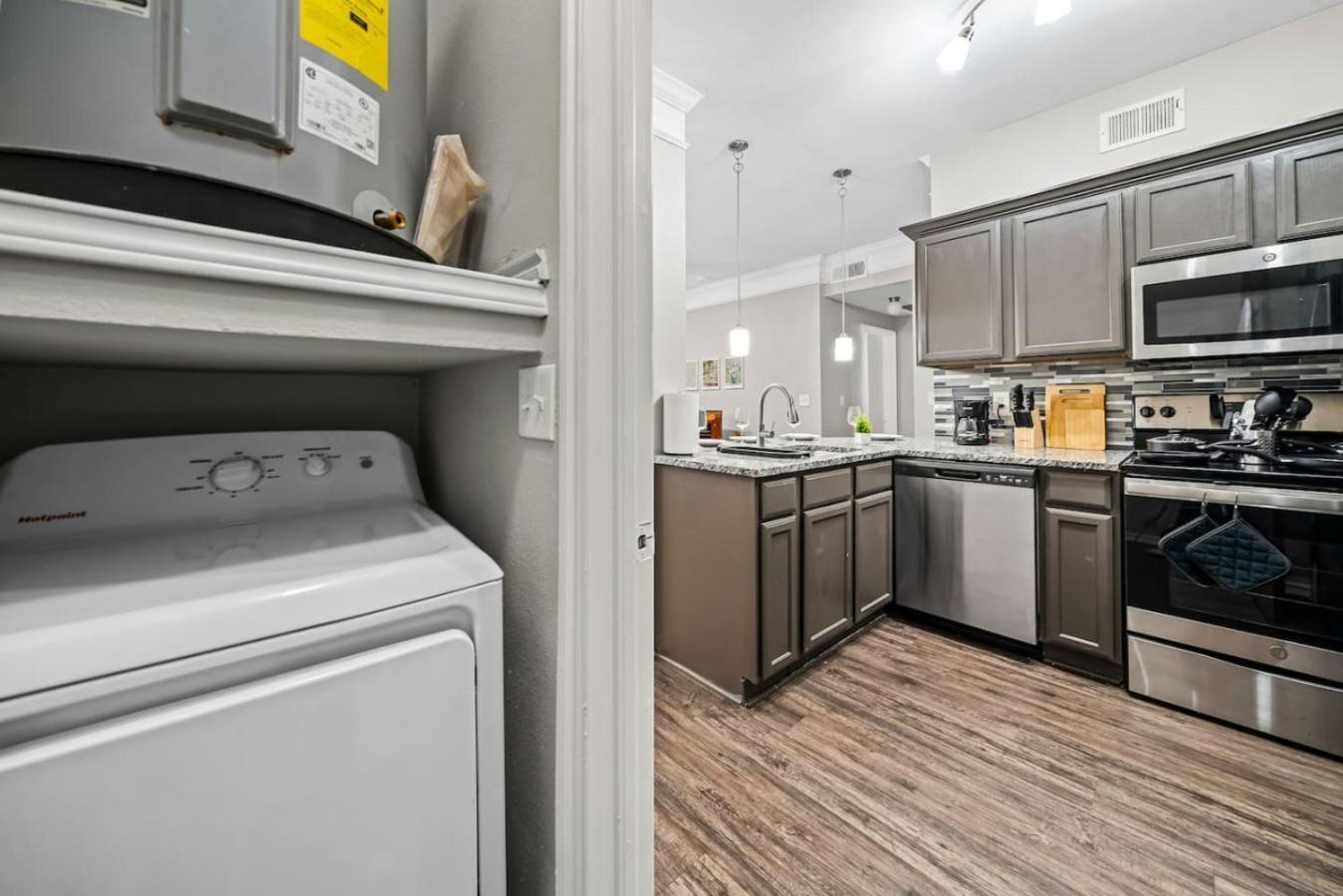 Lavish Retreat 2br, 2ba Pool * Fort Worth