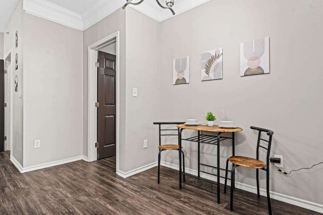 Lavish Retreat 2br, 2ba Pool Apartment Fort Worth
