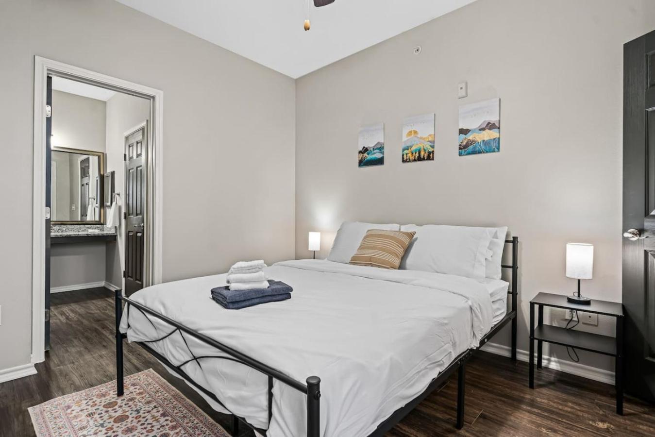 Apartment Lavish Retreat 2br, 2ba Pool Fort Worth
