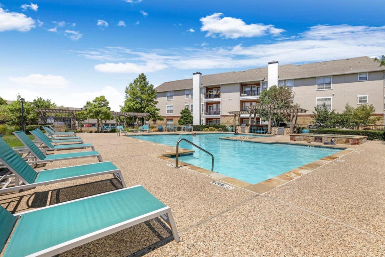 Apartment Lavish Retreat 2br, 2ba Pool *