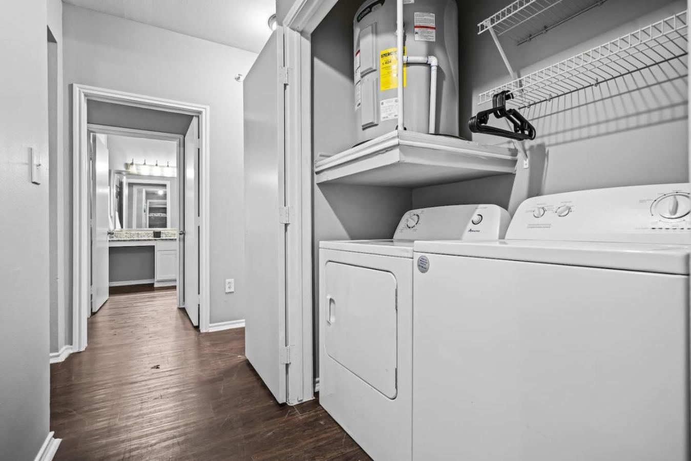 Upscale Living 2br, 2ba Pool