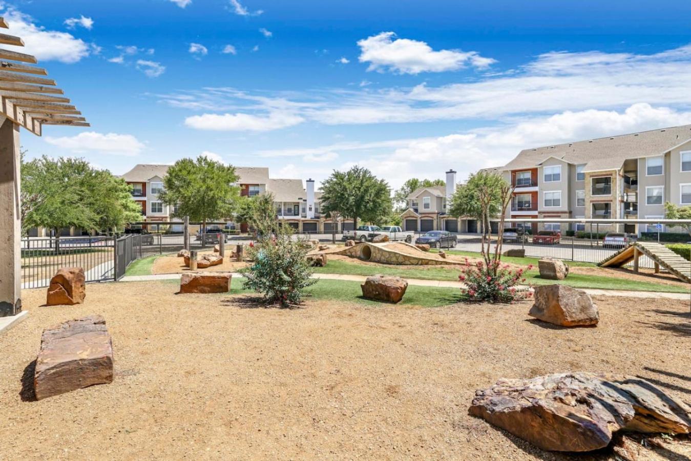 Apartment Lavish Retreat 2br, 2ba Pool