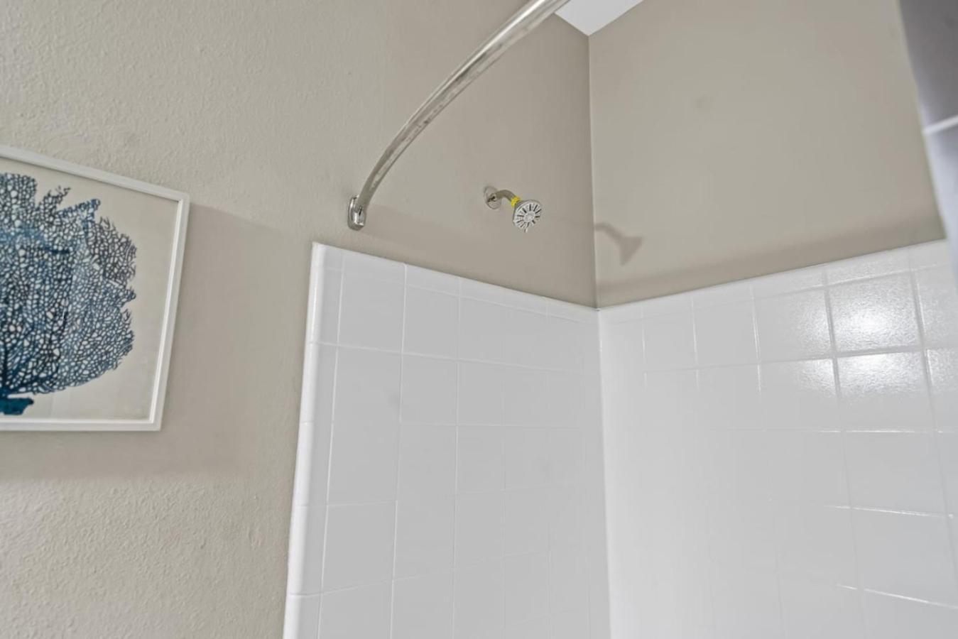 Modern Oasis 2 Bedrooms, 2 Baths Pool Fort Worth