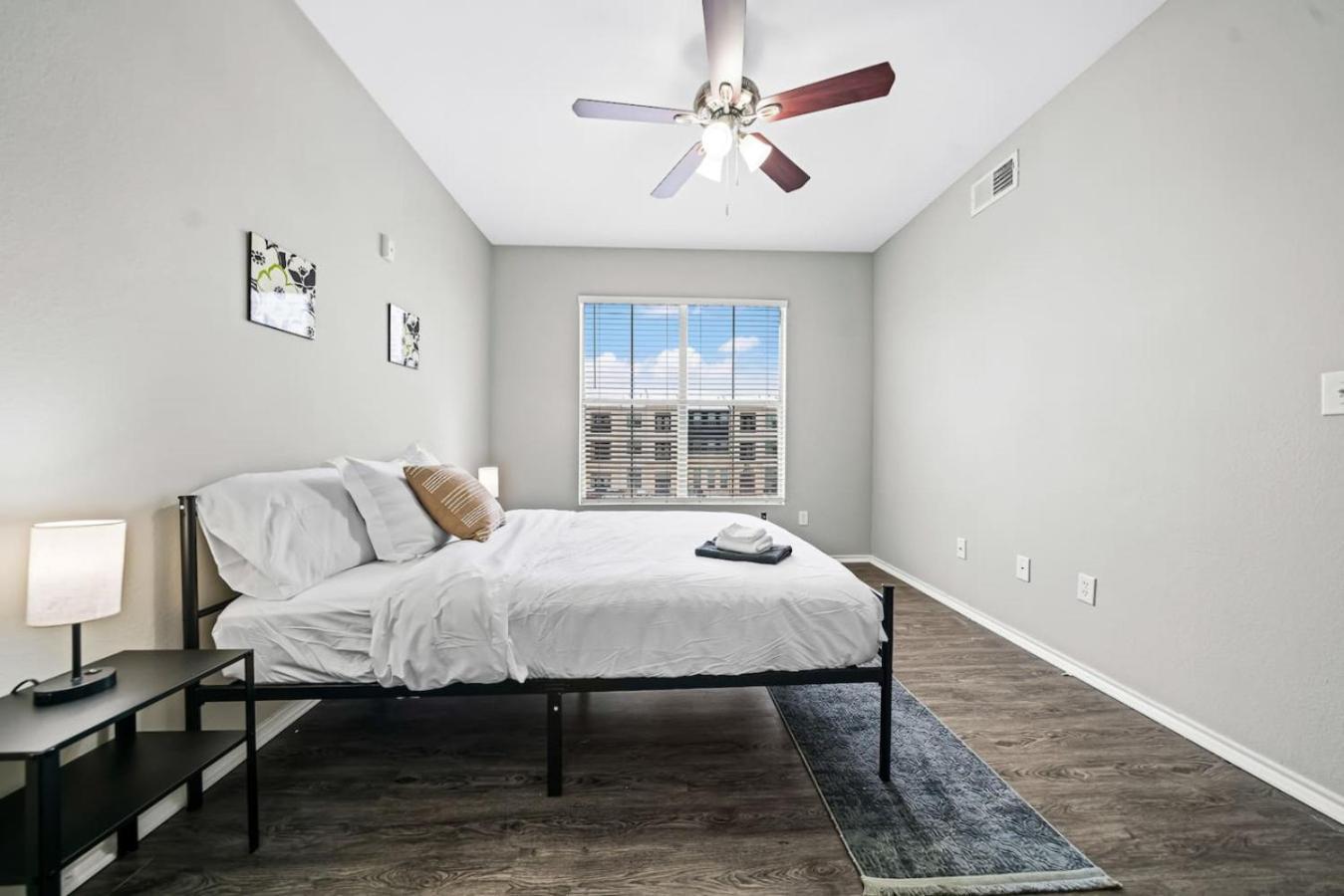 Modern Oasis 2 Bedrooms, 2 Baths Pool Fort Worth