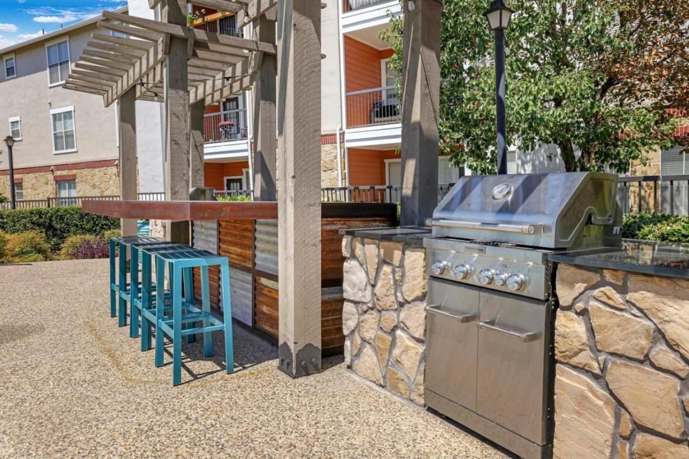 Apartment Modern Oasis 2 Bedrooms, 2 Baths Pool Fort Worth