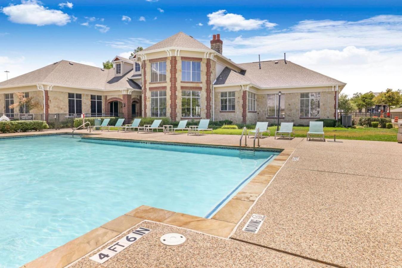 Apartamento Upscale Living 2br, 2ba Pool
