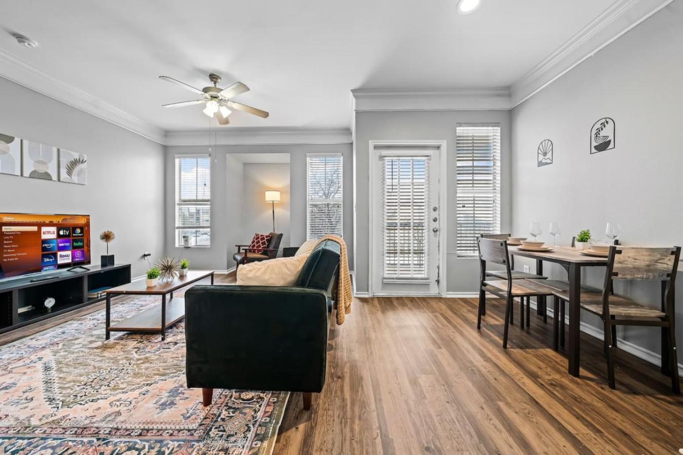 Refined Unit 2br, 2ba Pool Access * Fort Worth
