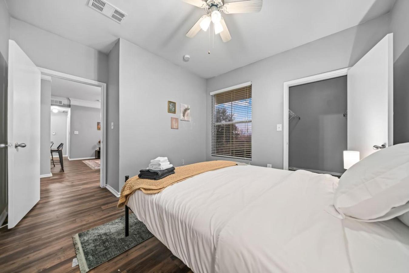 Sophisticated 2br 2ba Pool Apartment Fort Worth