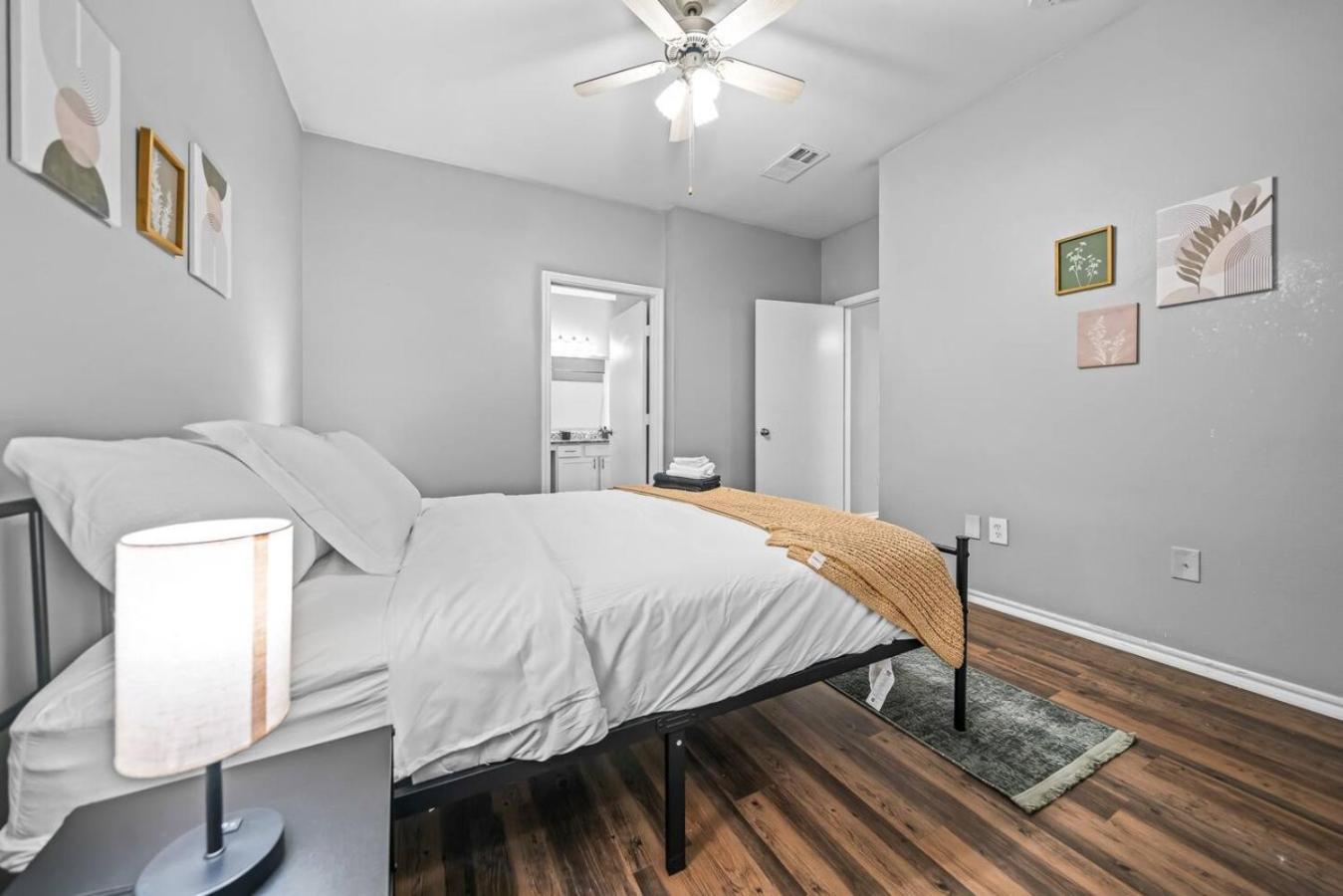 Sophisticated 2br 2ba Pool Fort Worth