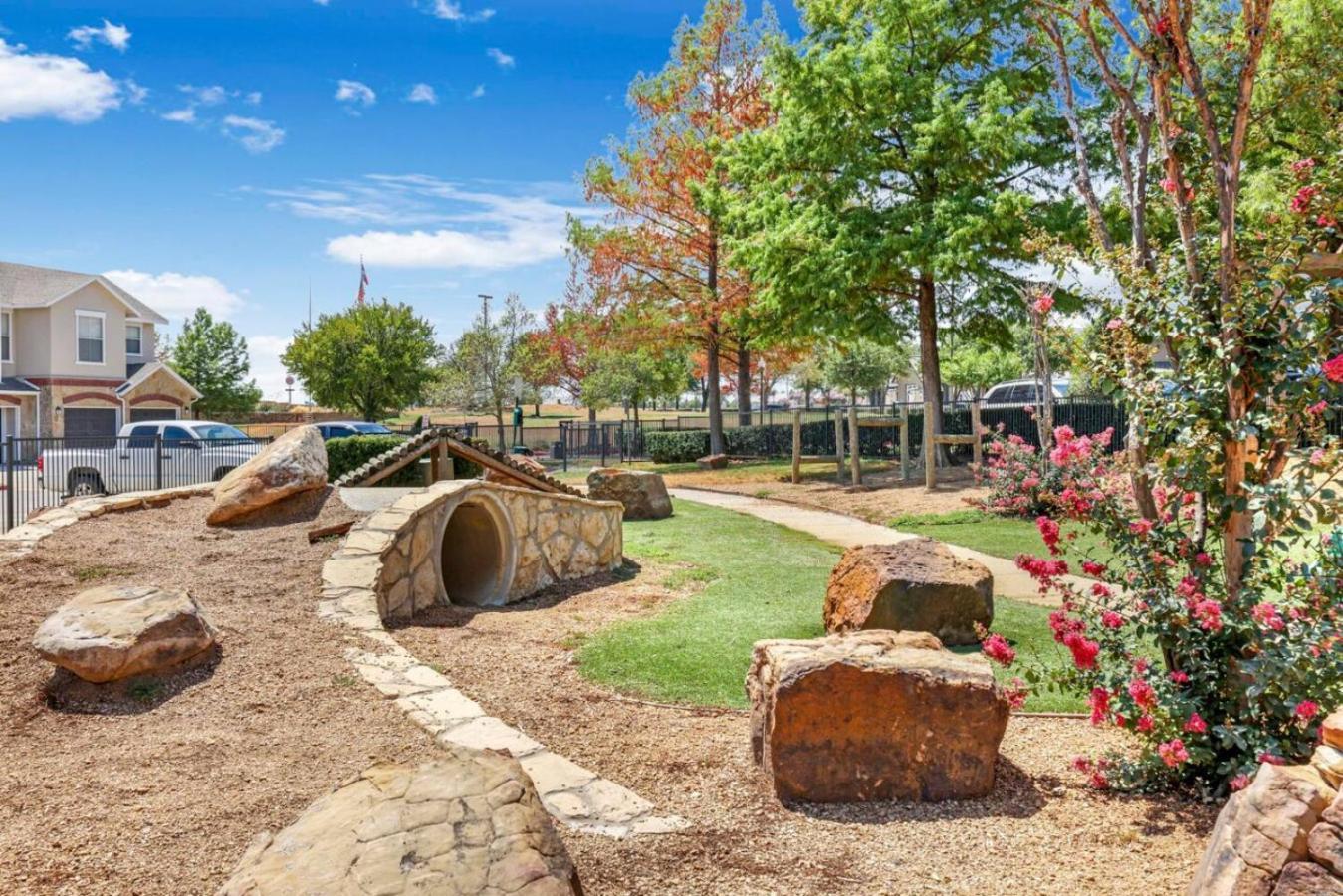 Sophisticated 2br 2ba Pool Apartment Fort Worth