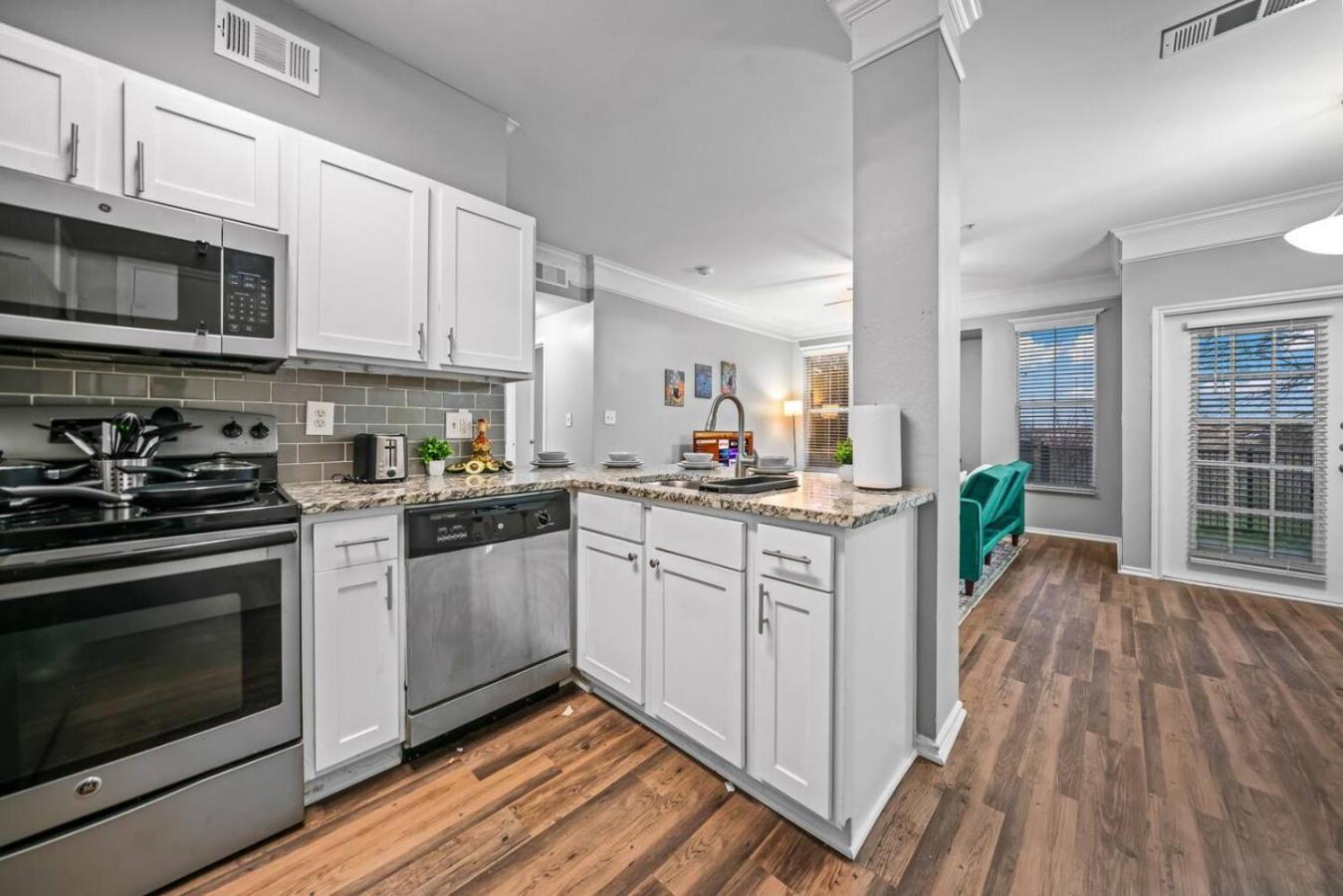 Sophisticated 2br 2ba Pool