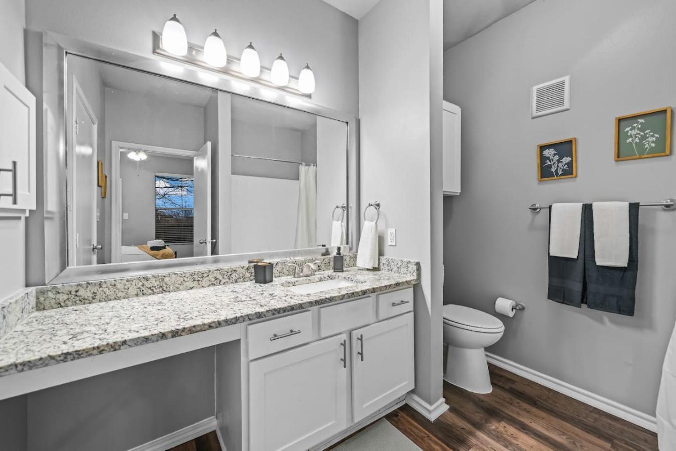 Sophisticated 2br 2ba Pool Apartment