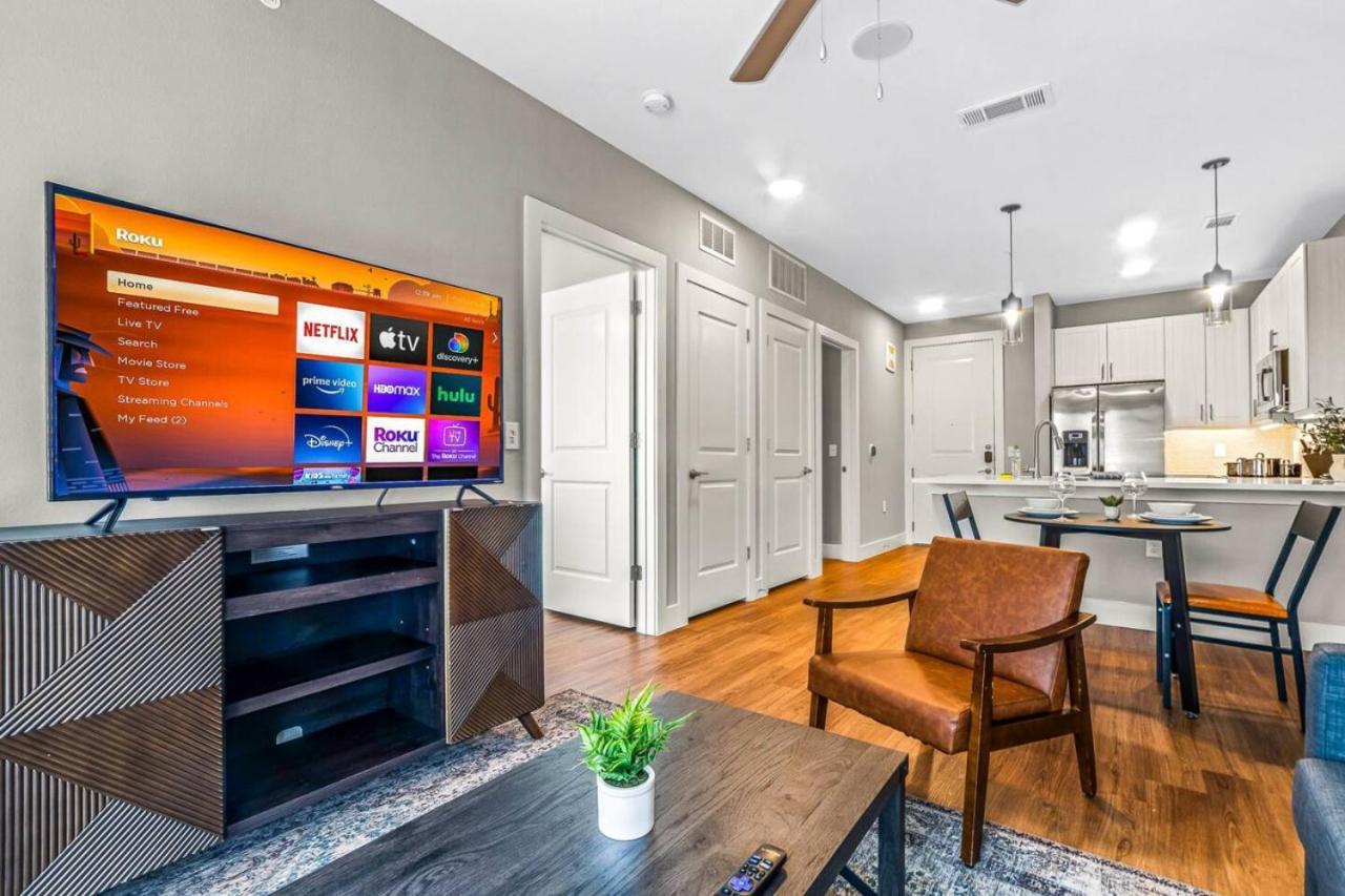 Delightful 1bd 1ba Beautiful Pool In Worth