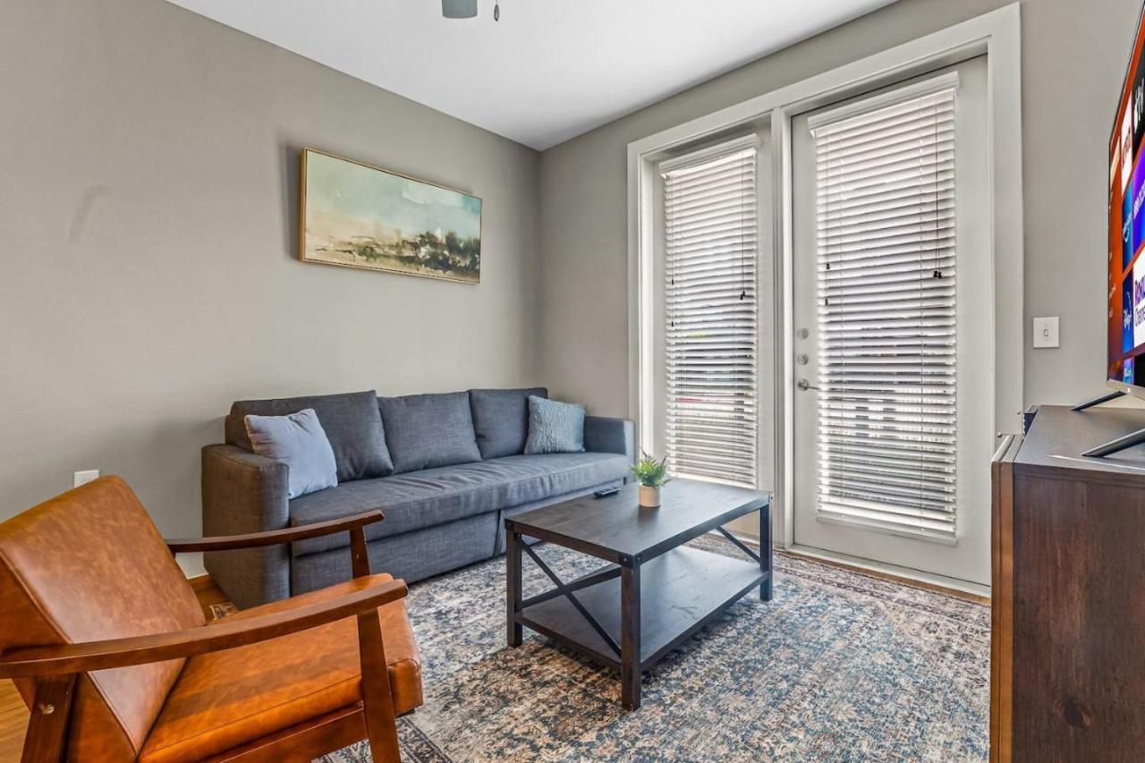 Delightful 1bd 1ba Beautiful Pool In Worth Apartment