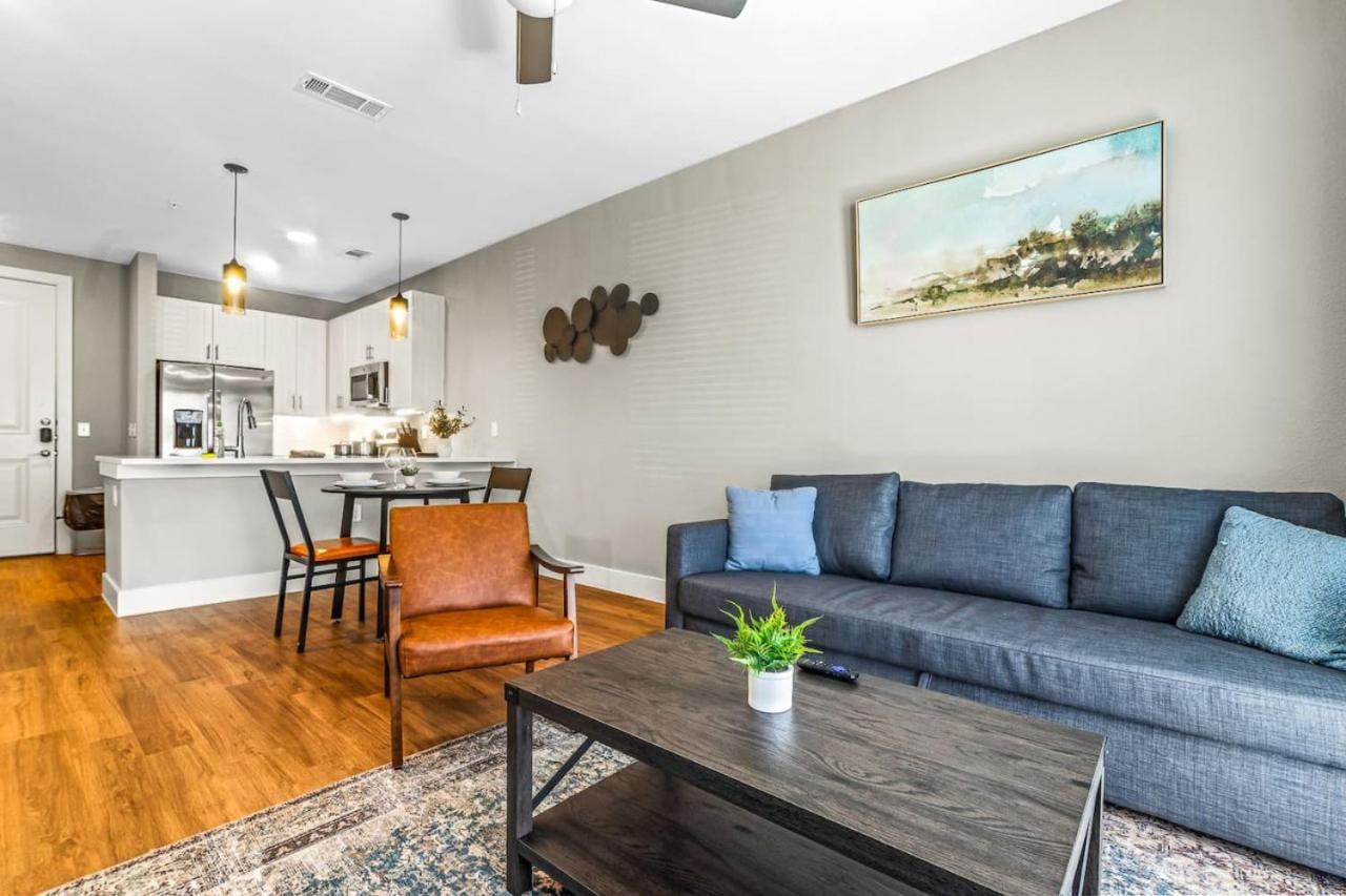 Delightful 1bd 1ba Beautiful Pool In Worth *