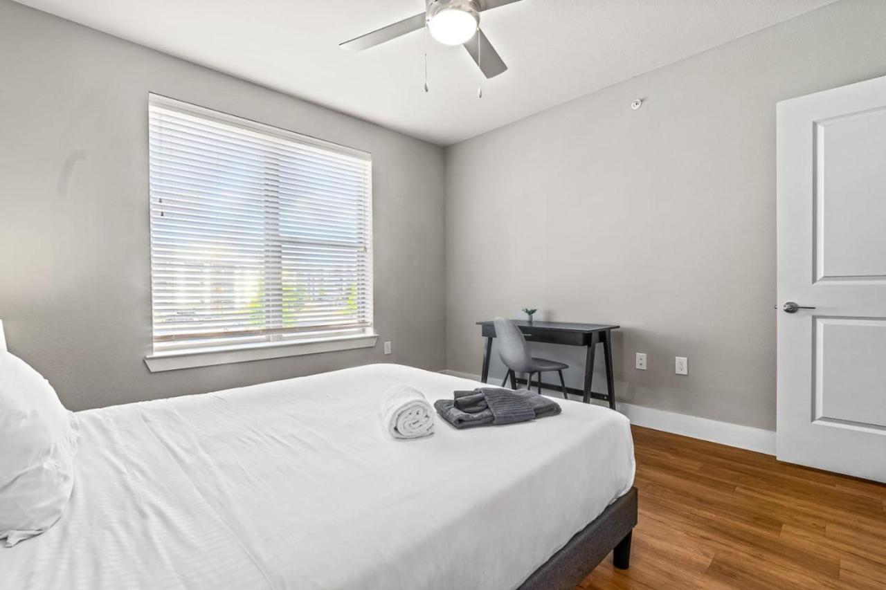 Captivating 1bd1ba Beautiful Pool In Worth *
