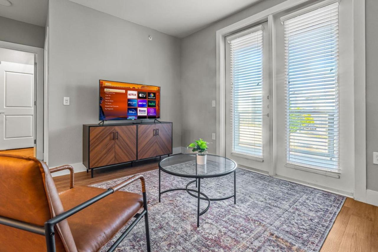 Captivating 1bd1ba Beautiful Pool In Worth *