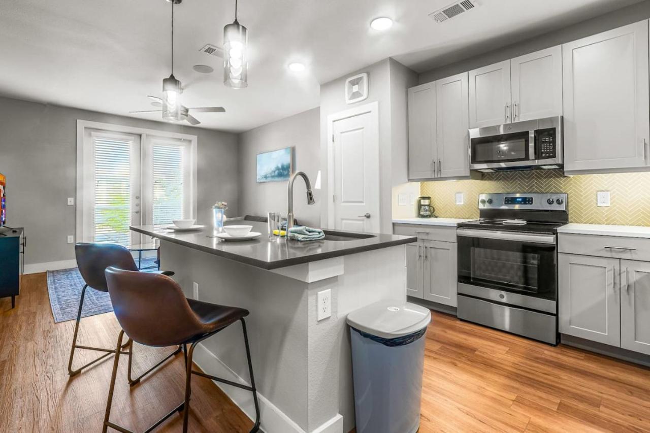 Captivating 1bd1ba Beautiful Pool In Worth Apartment *