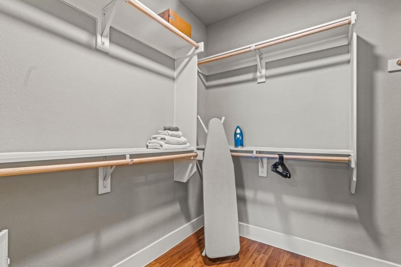 Fascinating 2bd 2ba W Beautiful Pool In Worth