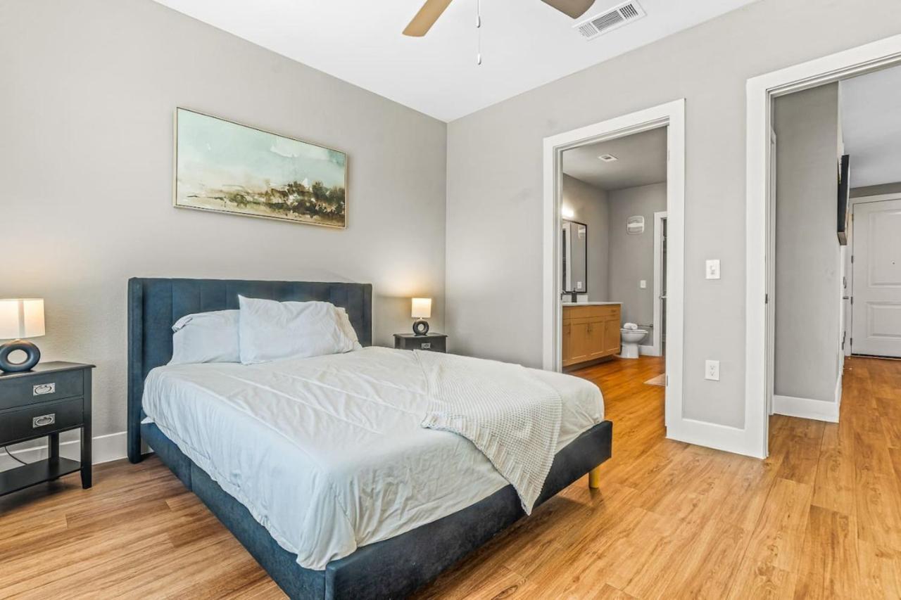 Fascinating 2bd 2ba W Beautiful Pool In Worth *