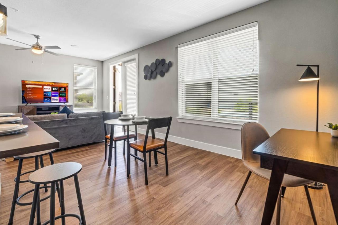 Fascinating 2bd 2ba W Beautiful Pool In Worth *