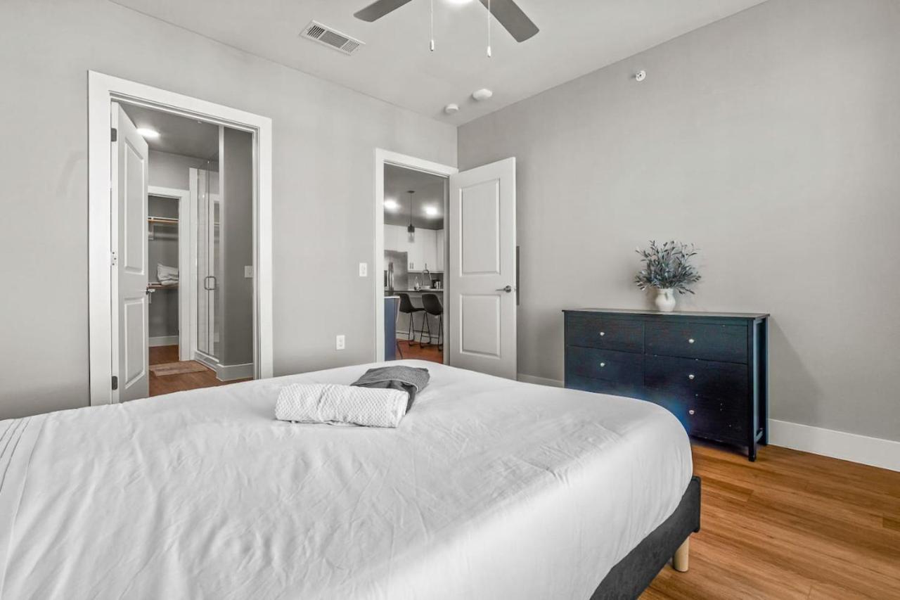 Alluring 1bd 1ba With Beautiful Pool In Worth