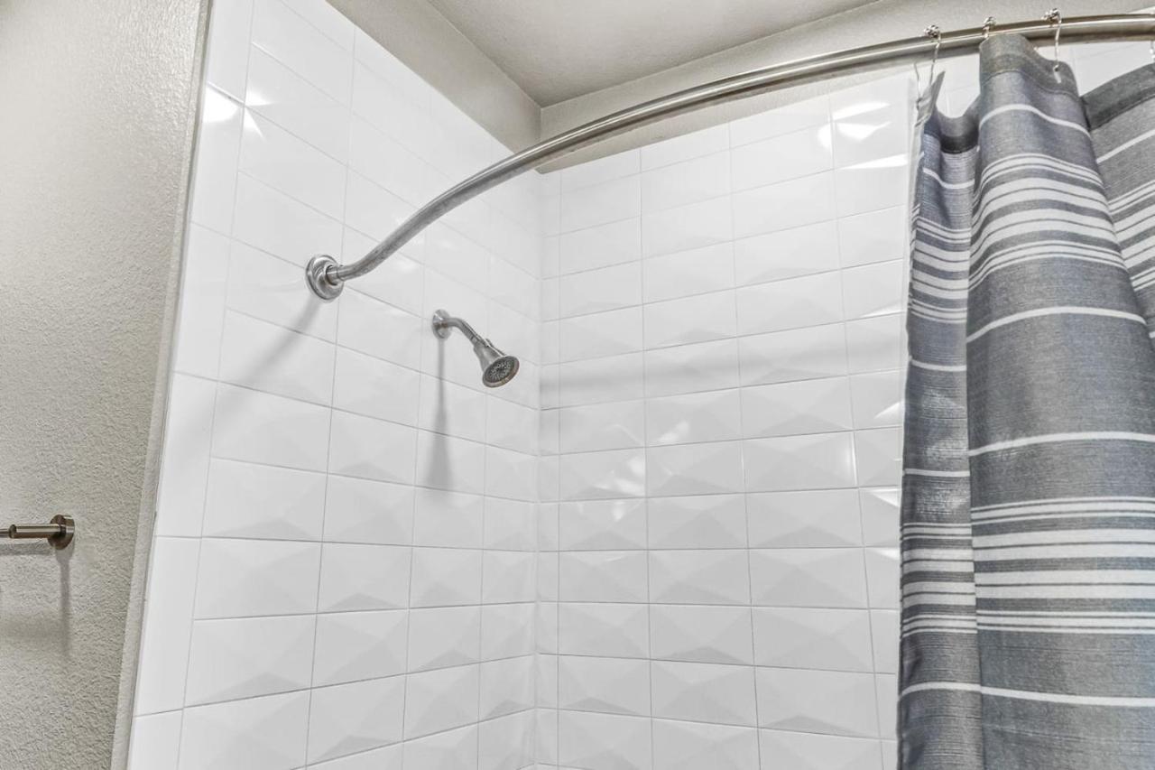 Apartment Fascinating 2bd 2ba W Beautiful Pool In Worth *