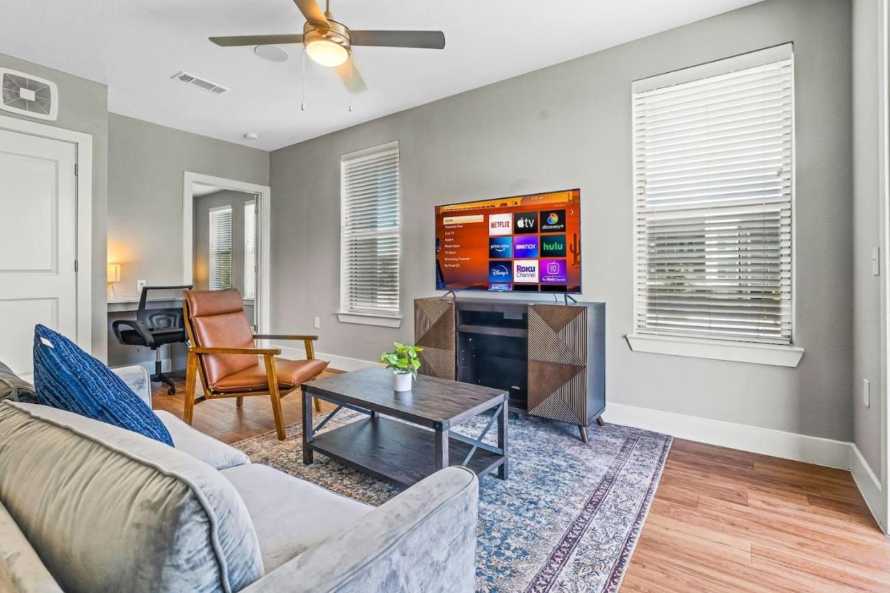 Apartment Fascinating 2bd 2ba W Beautiful Pool In Worth *