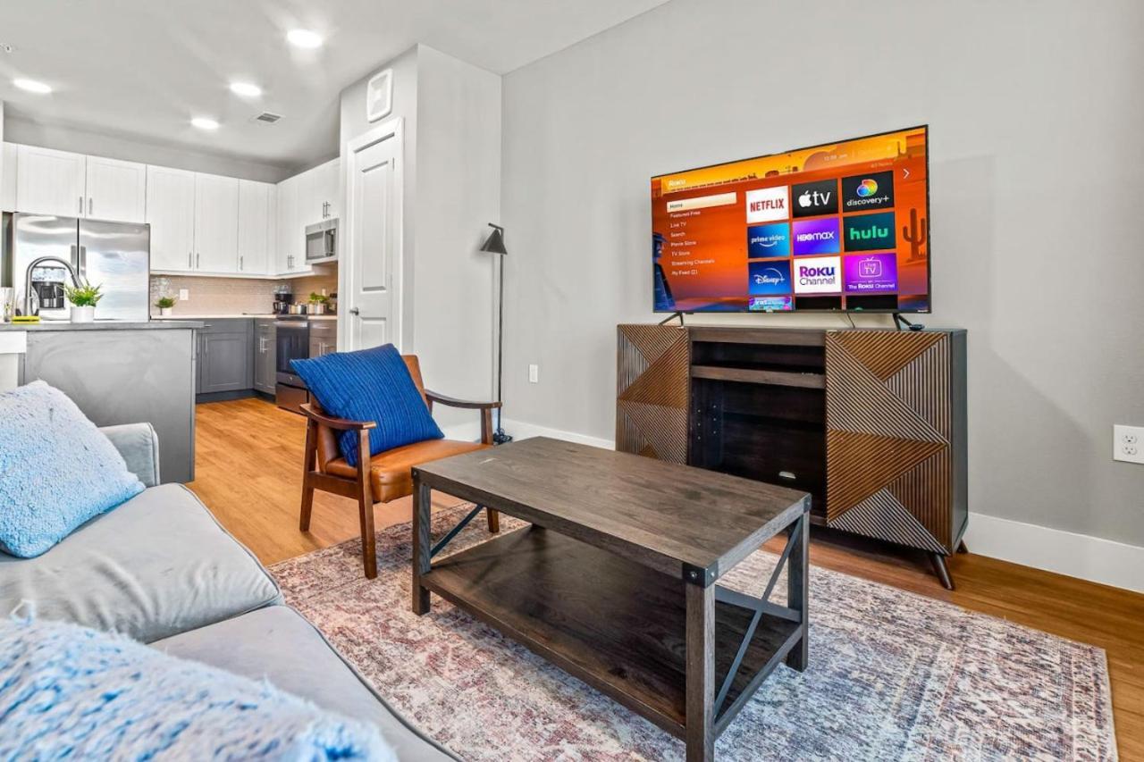 Alluring 1bd 1ba With Beautiful Pool In Worth