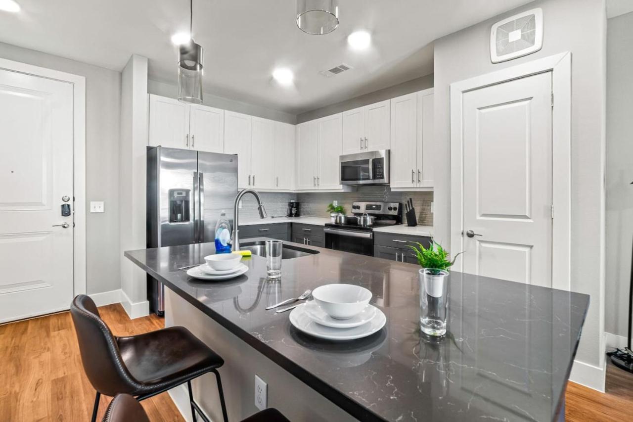 Alluring 1bd 1ba With Beautiful Pool In Worth Apartment