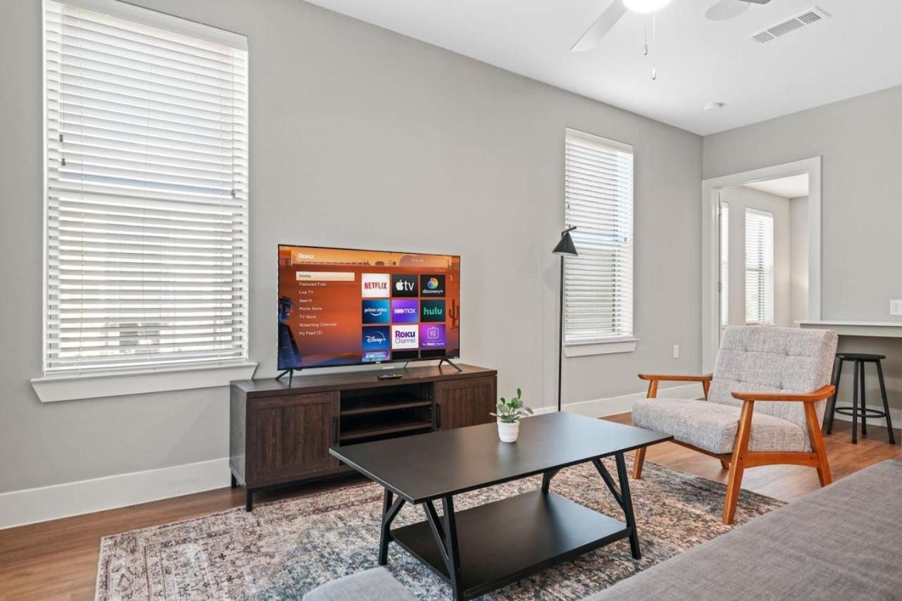 Charming 2bd 2ba With Beautiful Pool In Worth Apartment