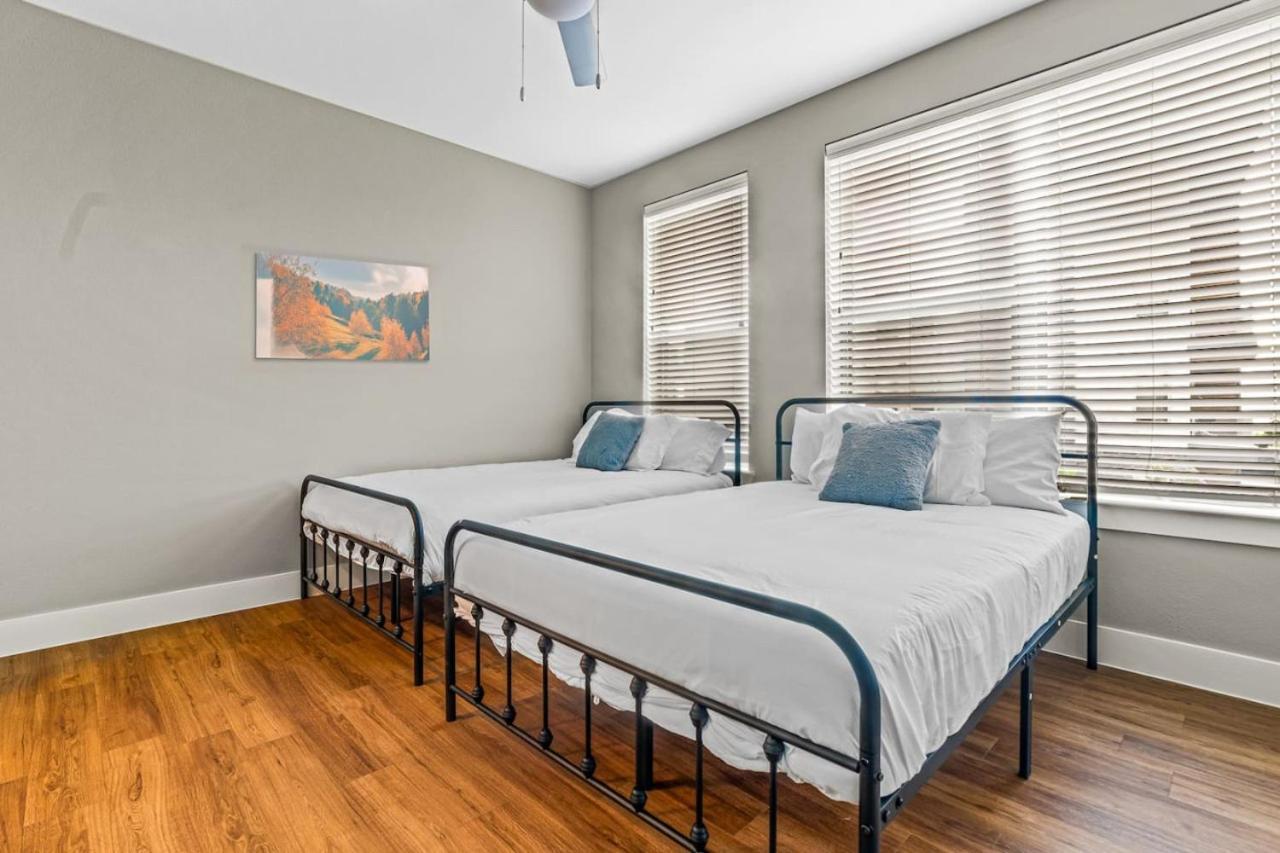 Mesmerizing 2bd 2ba W Beautiful Pool In Worth * Fort Worth
