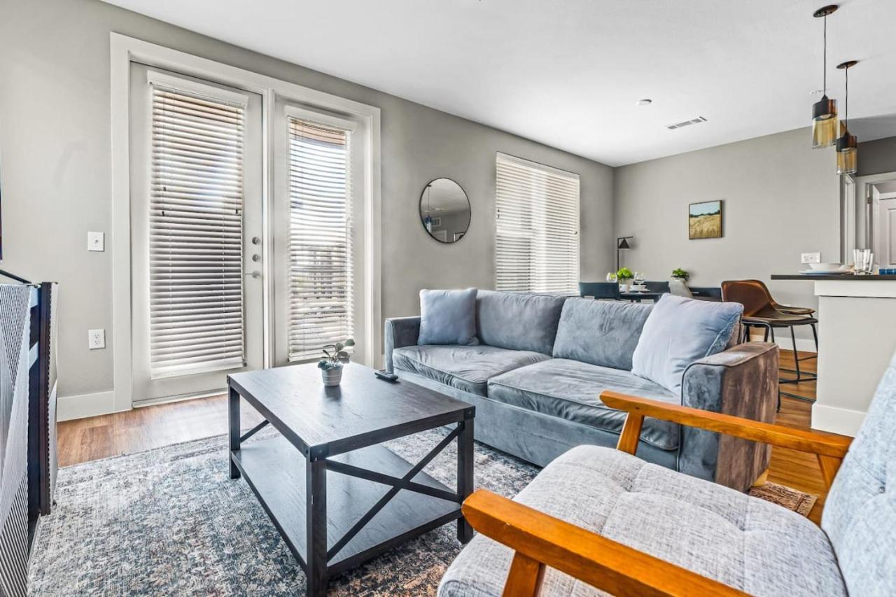 Apartment Mesmerizing 2bd 2ba W Beautiful Pool In Worth