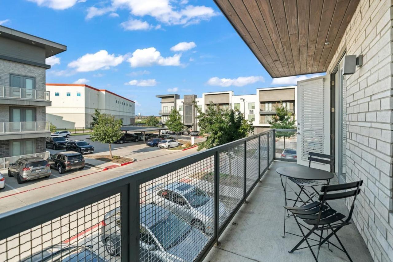 Charming 2bd 2ba With Beautiful Pool In Worth Apartment