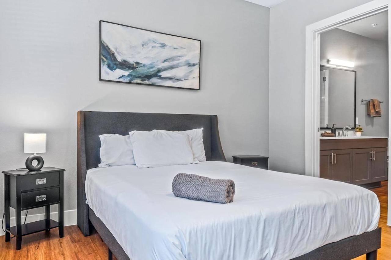 Gracious 2bd 2ba With Beautiful Pool In Worth Apartment Fort Worth