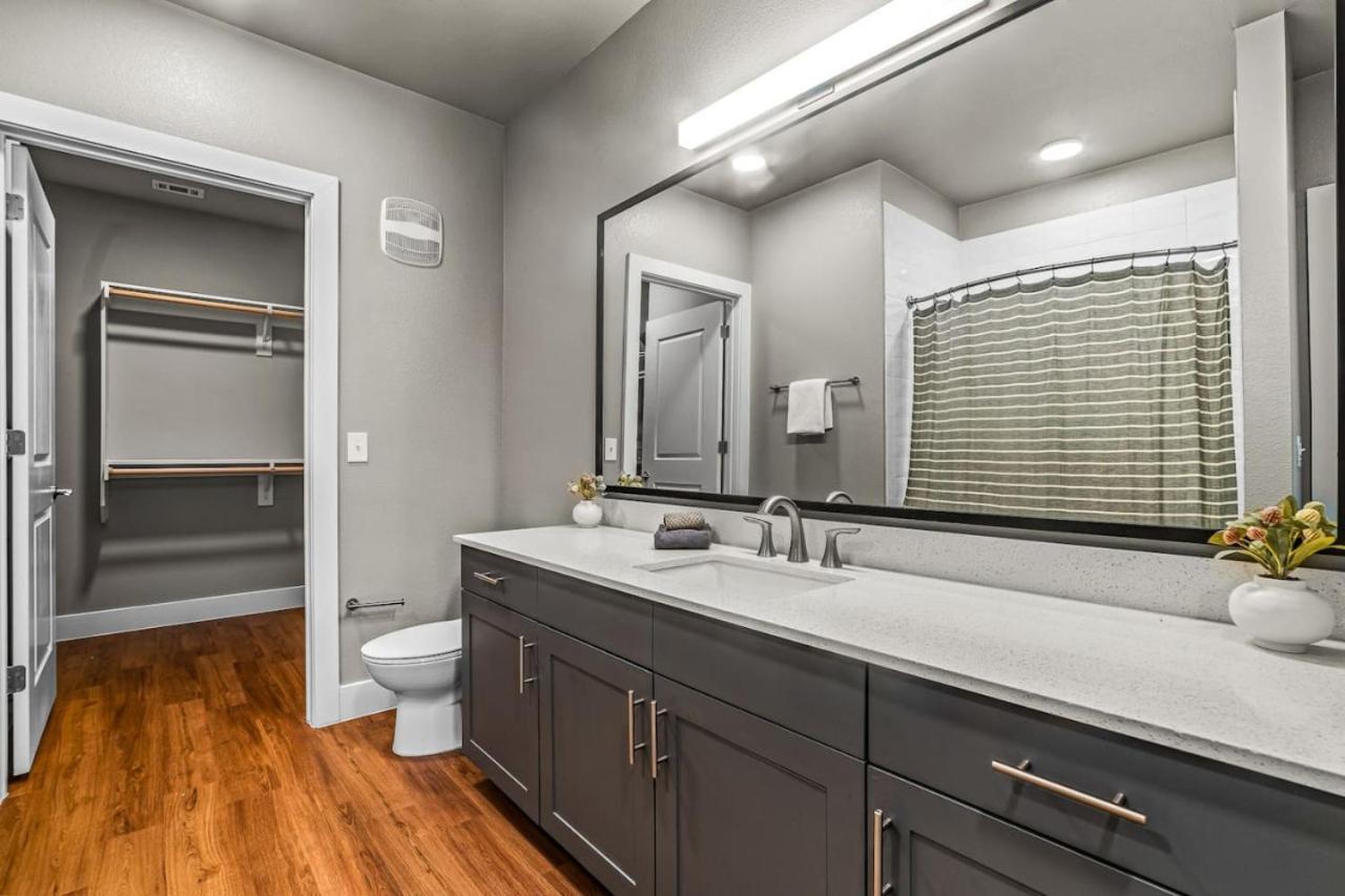 Gracious 2bd 2ba With Beautiful Pool In Worth * Fort Worth