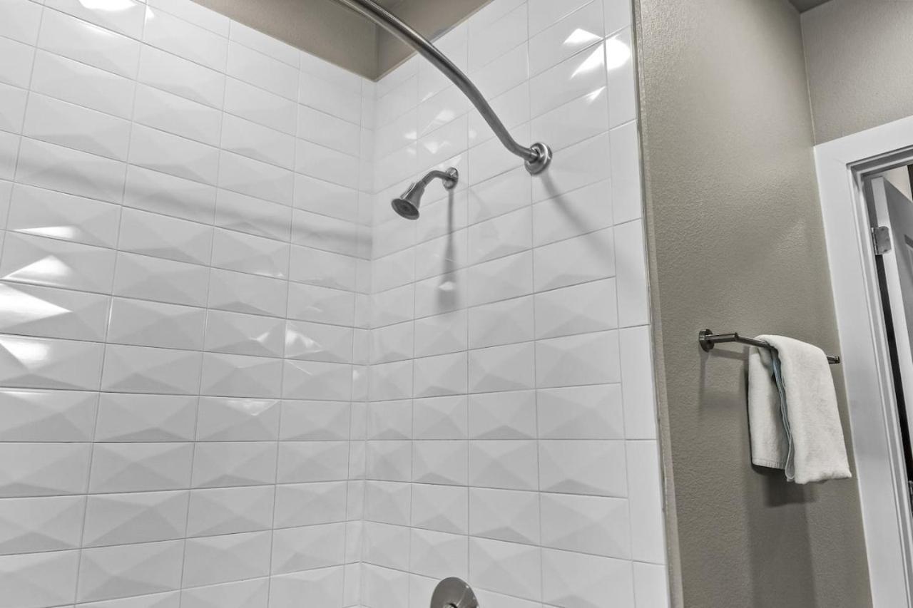 Apartment Gracious 2bd 2ba With Beautiful Pool In Worth *