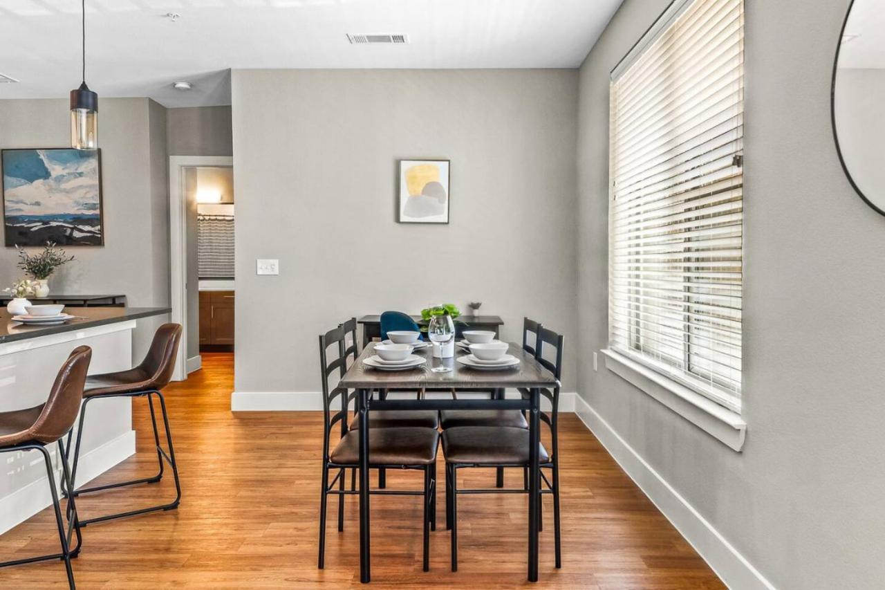 Gracious 2bd 2ba With Beautiful Pool In Worth Apartment