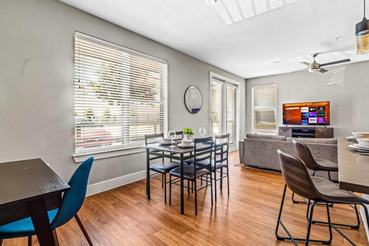Gracious 2bd 2ba With Beautiful Pool In Worth Apartment