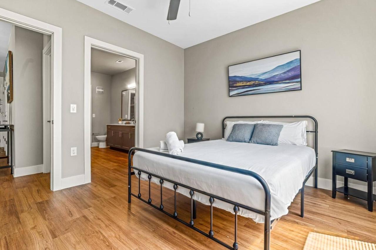 Apartment Gracious 2bd 2ba With Beautiful Pool In Worth Fort Worth